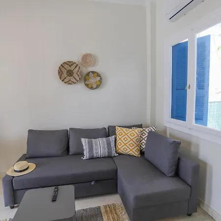 Traditional Town Garden Родос