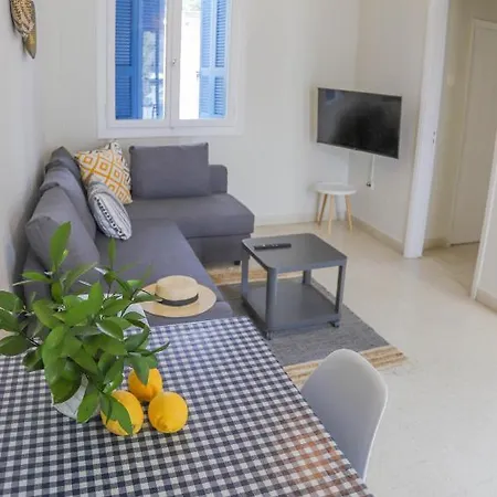 Traditional Town Garden Родос