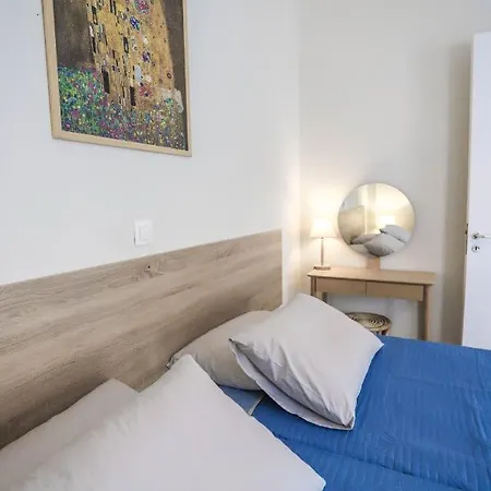 Апартаменты Traditional Town Garden *