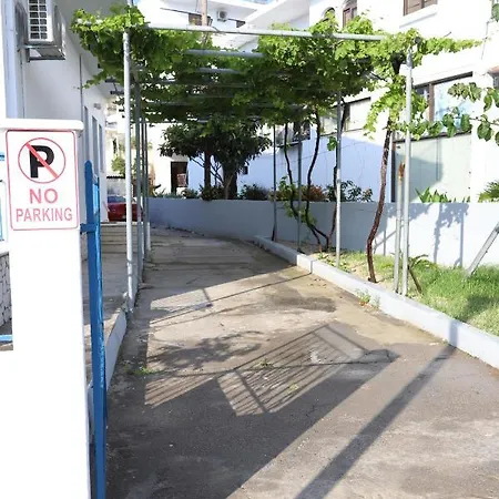 Апартаменти Traditional Town Garden