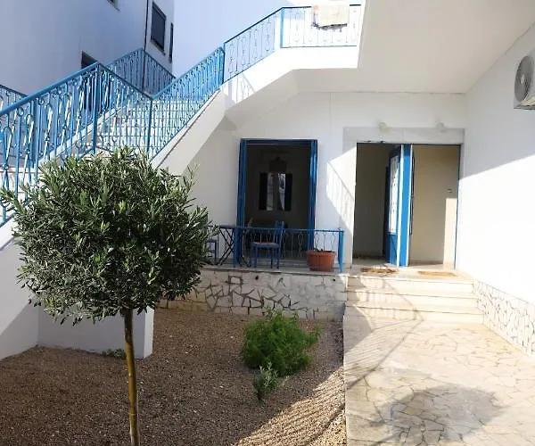 Traditional Town Garden דירה